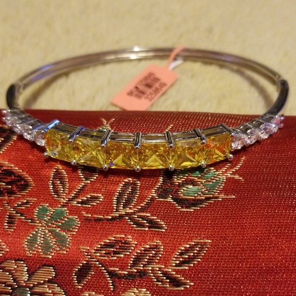 Bracelet - Picture 1 of 1